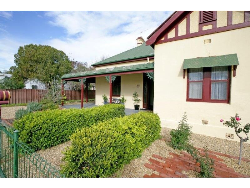 13 Crown St, Junee NSW 2663