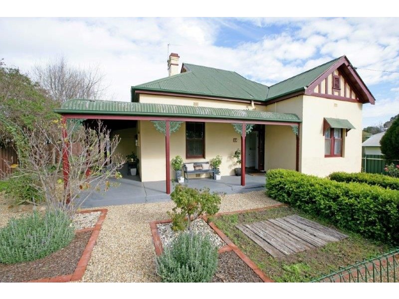 13 Crown St, Junee NSW 2663