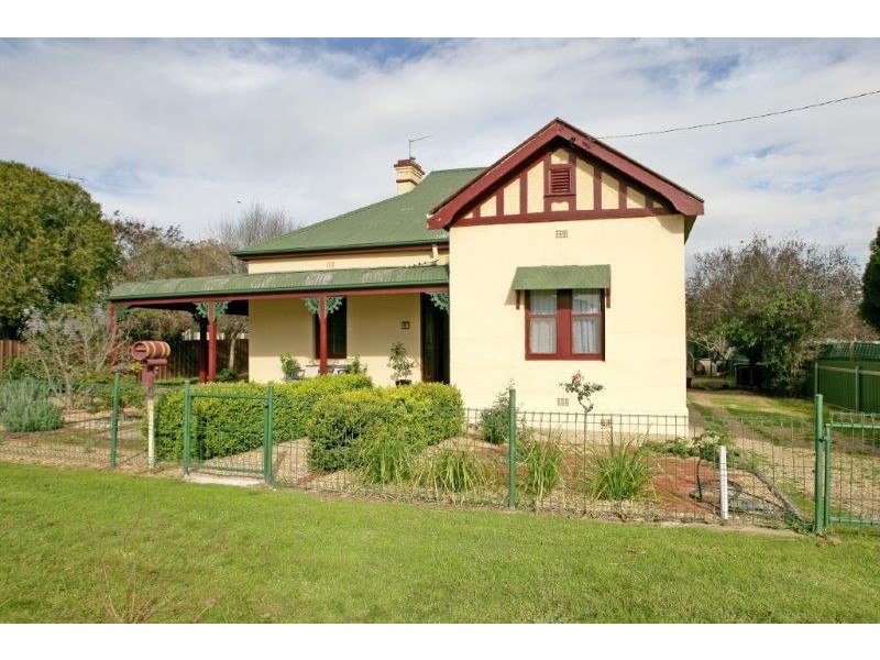 13 Crown St, Junee NSW 2663
