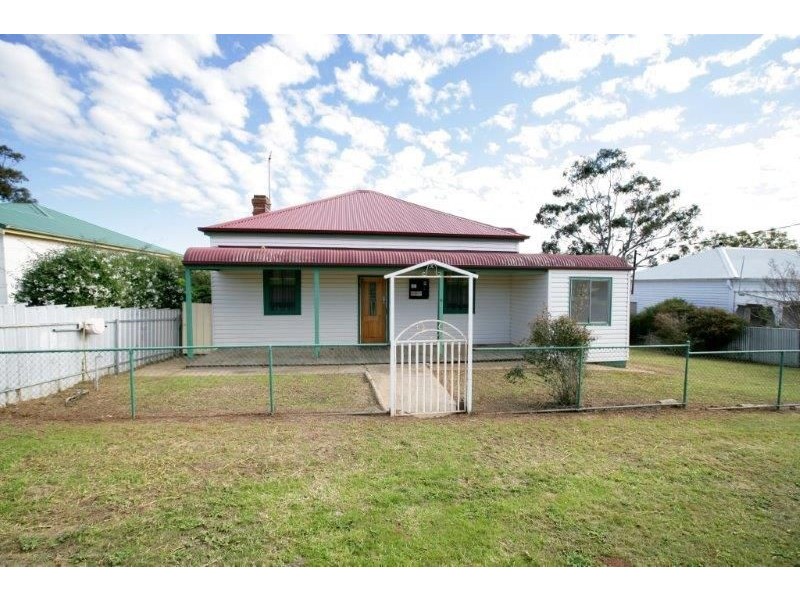15 Commins St, Junee NSW 2663