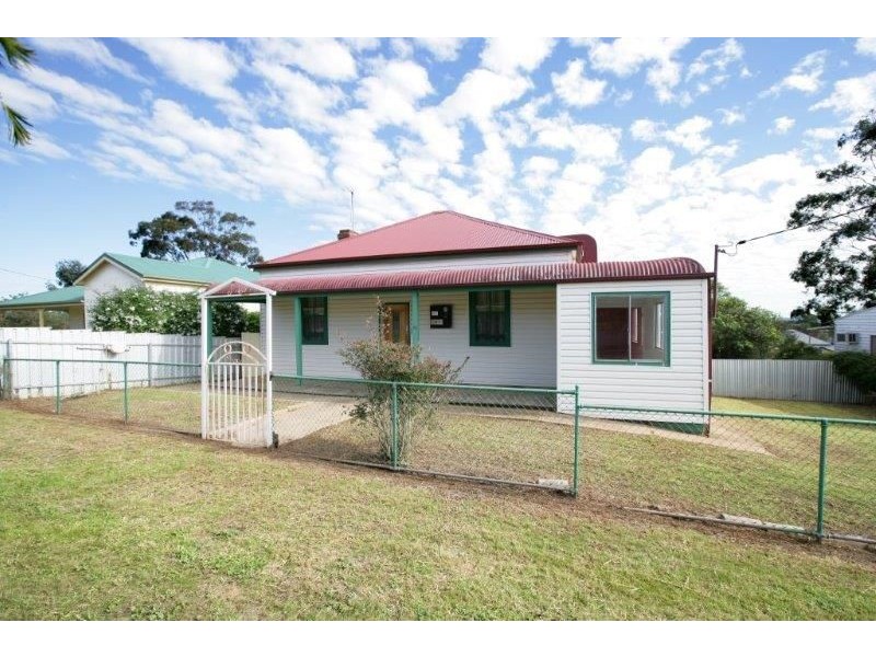 15 Commins St, Junee NSW 2663