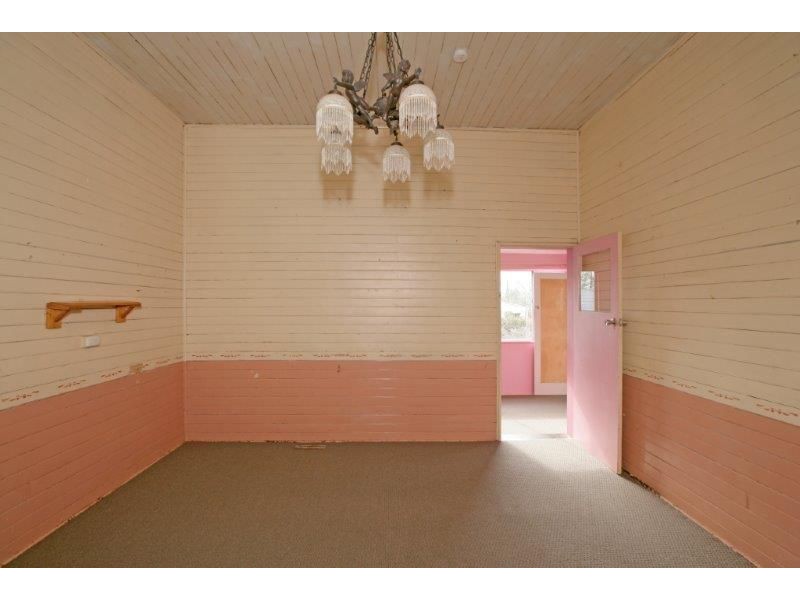 15 Commins St, Junee NSW 2663