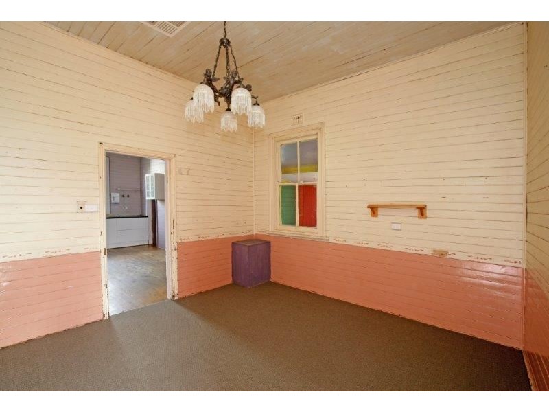 15 Commins St, Junee NSW 2663
