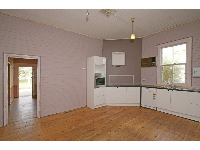 15 Commins St, Junee NSW 2663