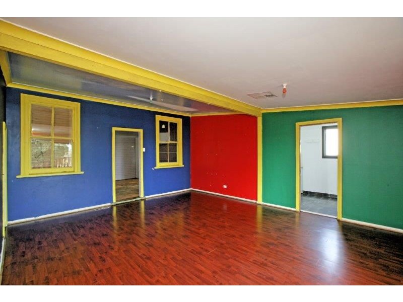 15 Commins St, Junee NSW 2663