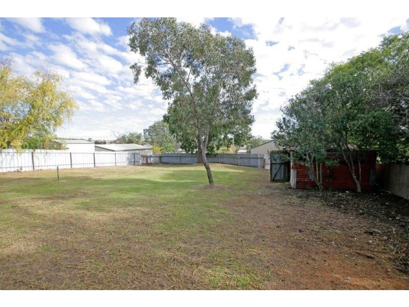 15 Commins St, Junee NSW 2663