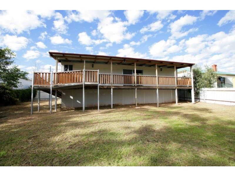 15 Commins St, Junee NSW 2663