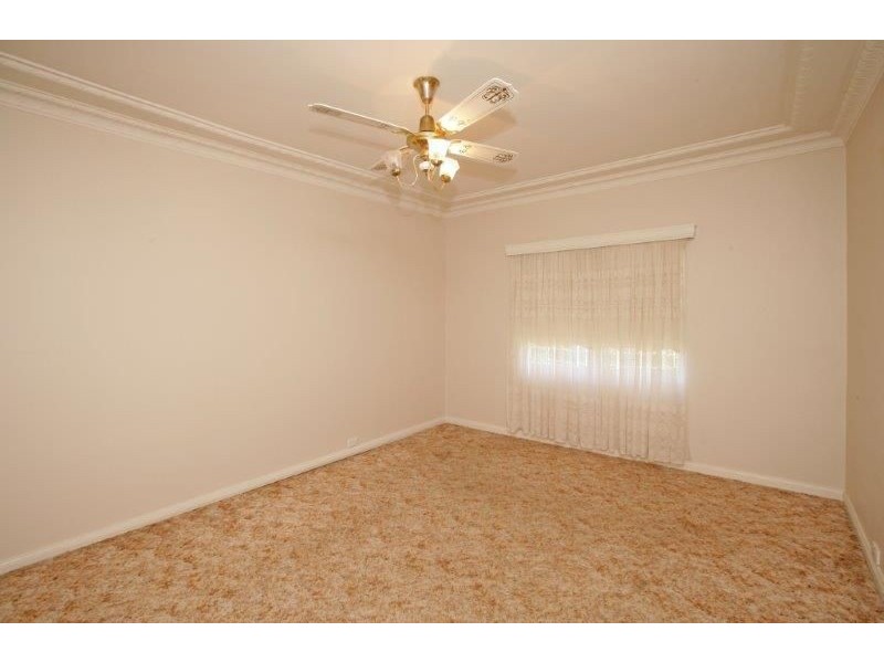 11 Commins St, Junee NSW 2663