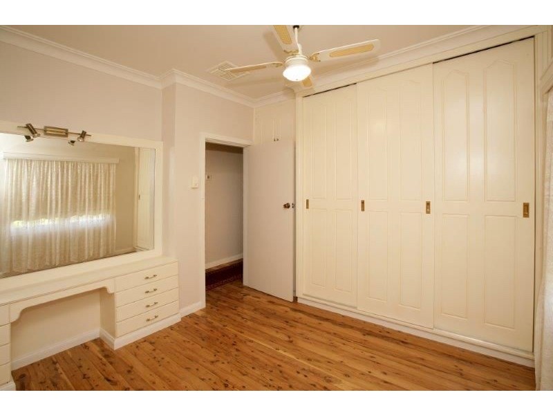 11 Commins St, Junee NSW 2663