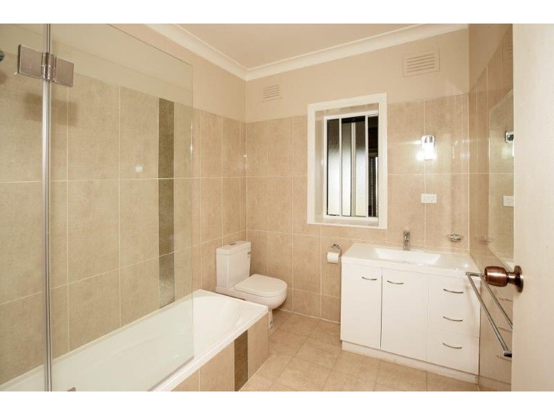 11 Commins St, Junee NSW 2663