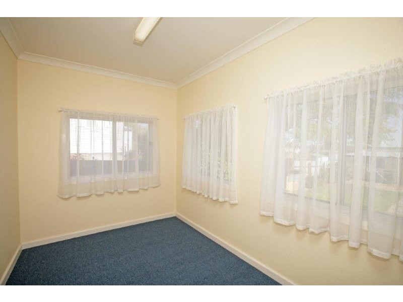 11 Commins St, Junee NSW 2663