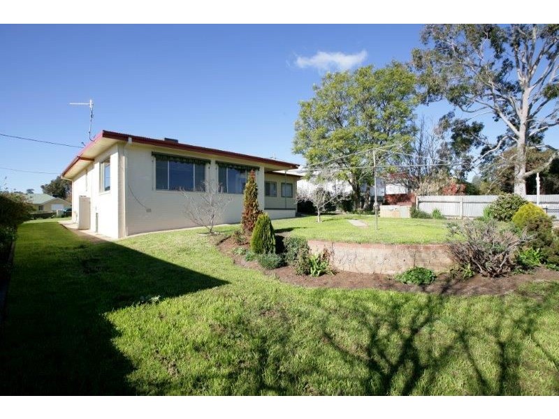 11 Commins St, Junee NSW 2663