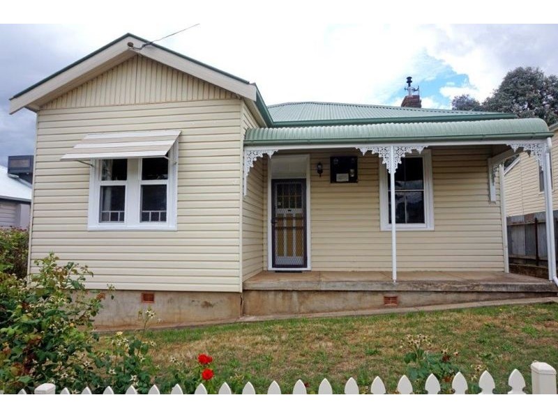 52 Hill Street, Junee NSW 2663