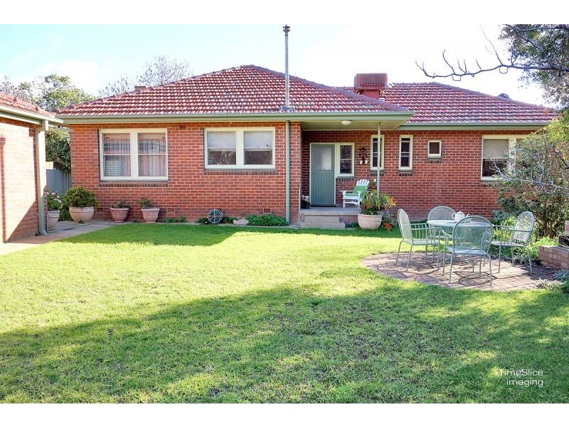 21 Dalton St, Turvey Park NSW 2650