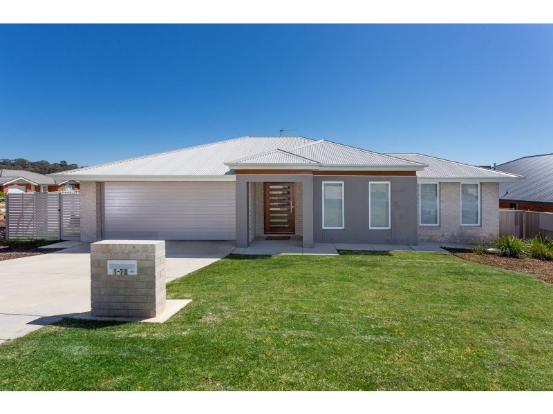 1/70 Kaloona Dr, Bourkelands NSW 2650