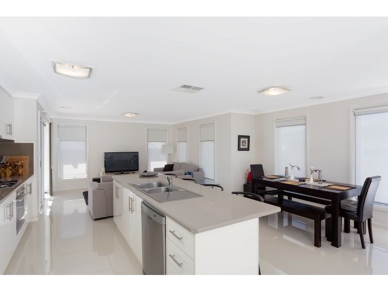 1/70 Kaloona Dr, Bourkelands NSW 2650