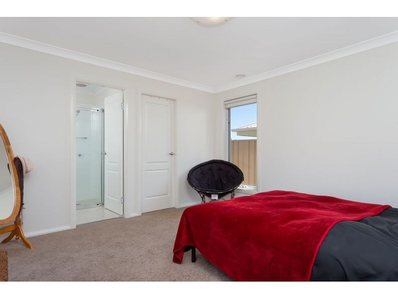 1/70 Kaloona Dr, Bourkelands NSW 2650