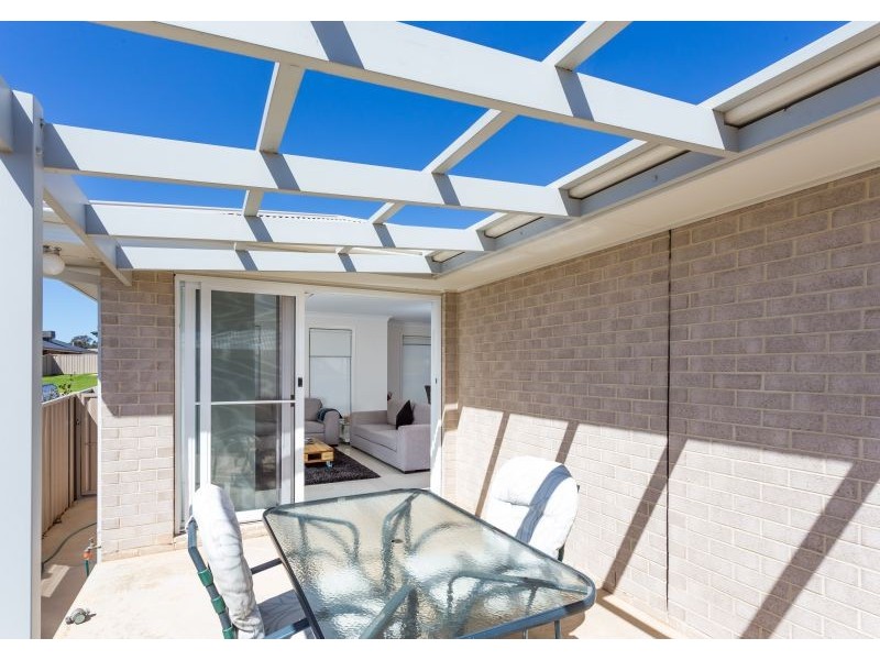 1/70 Kaloona Dr, Bourkelands NSW 2650