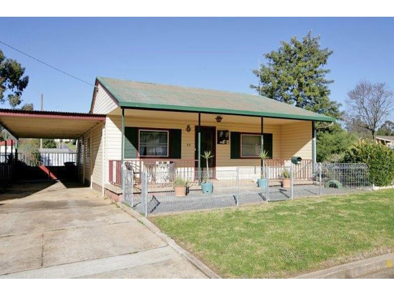 30 Hammond St, Junee NSW 2663