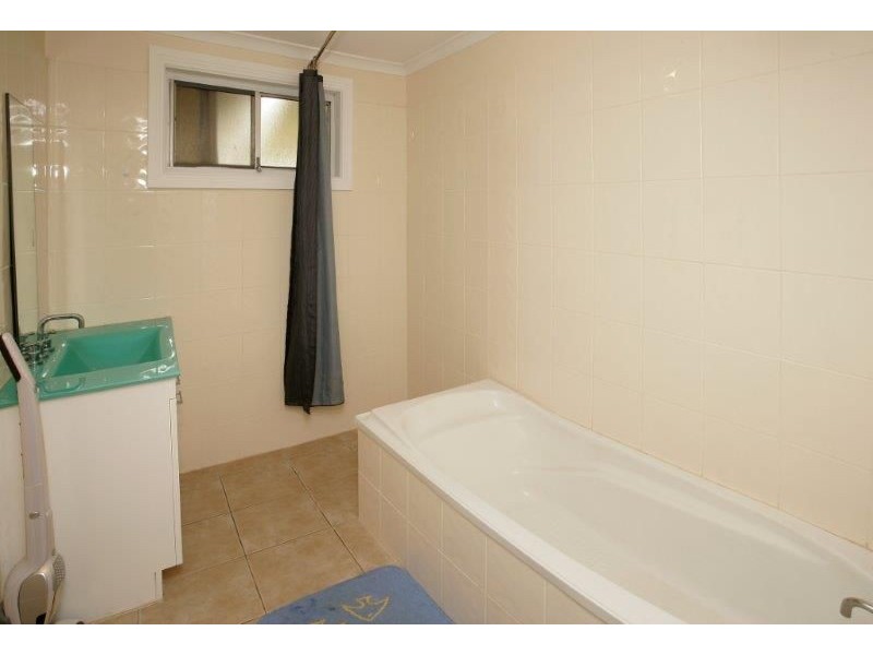 30 Hammond St, Junee NSW 2663