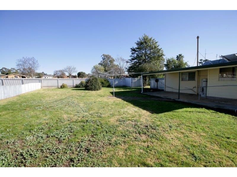 30 Hammond St, Junee NSW 2663
