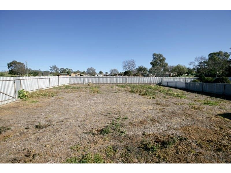 30 Hammond St, Junee NSW 2663