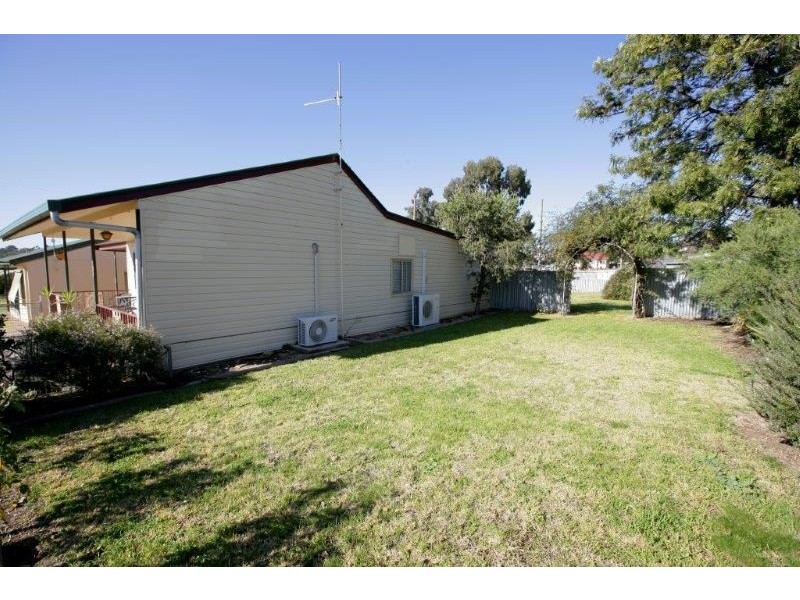 30 Hammond St, Junee NSW 2663