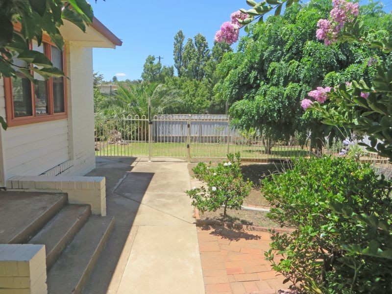 1 Pretoria Ave, Junee NSW 2663