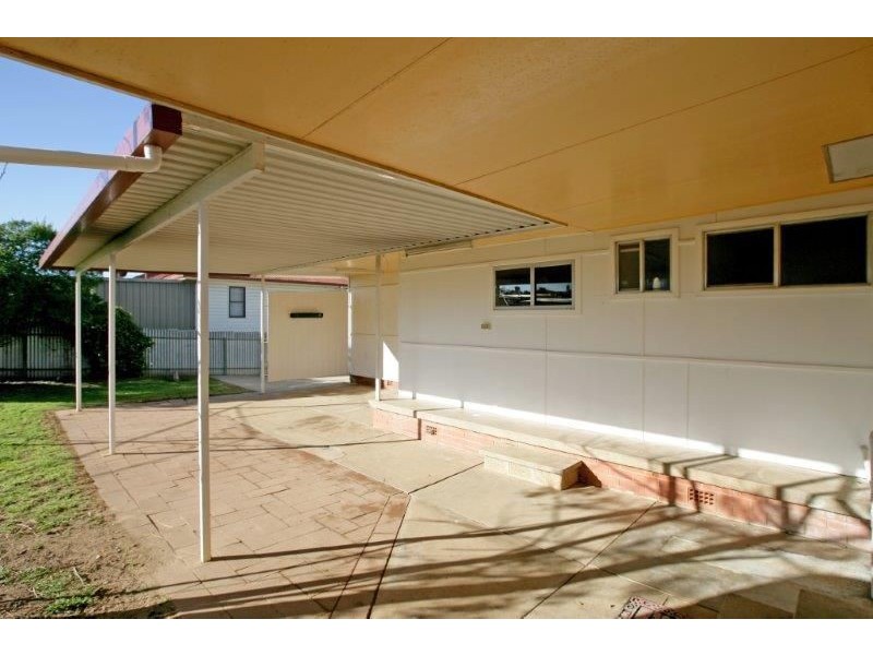 1 Pretoria Ave, Junee NSW 2663