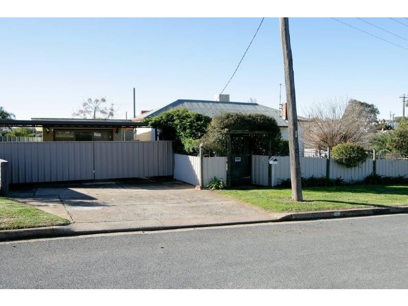 1 Pretoria Ave, Junee NSW 2663