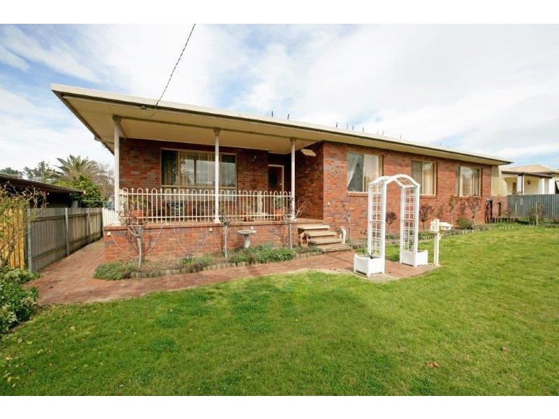20 Hammond Street, Junee NSW 2663
