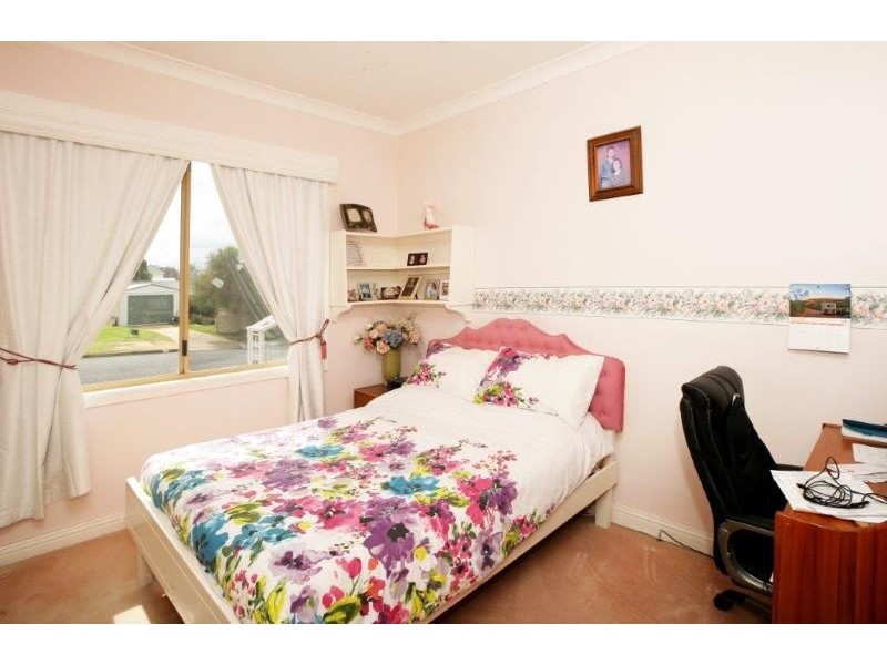 20 Hammond Street, Junee NSW 2663