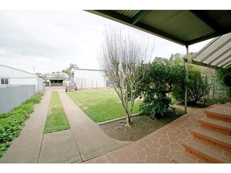 20 Hammond Street, Junee NSW 2663