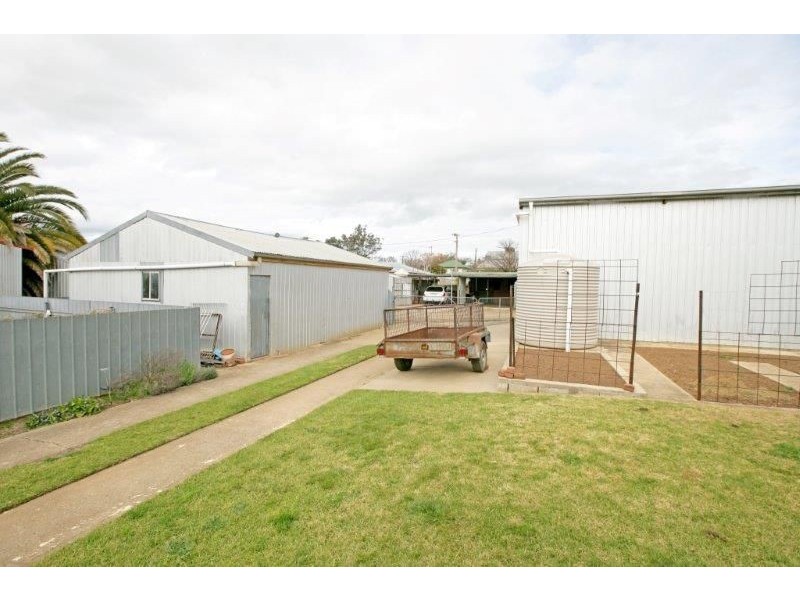 20 Hammond Street, Junee NSW 2663