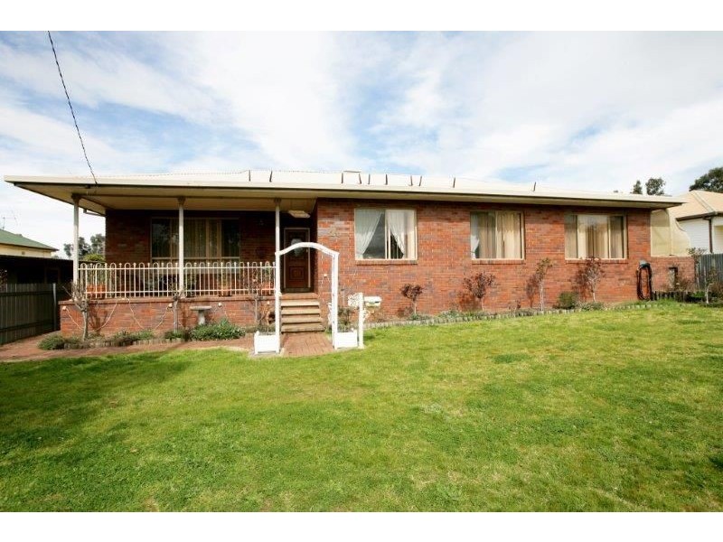 20 Hammond Street, Junee NSW 2663