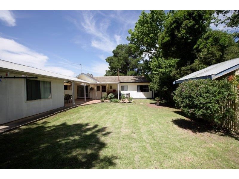 350 Lake Albert Road, Kooringal NSW 2650