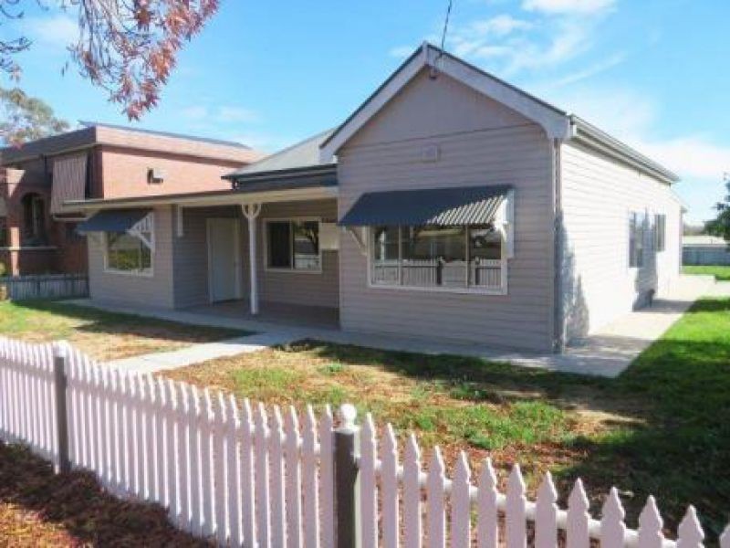 3 Commins  St, Junee NSW 2663