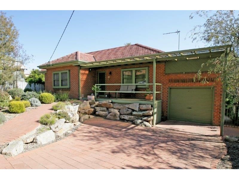 14 Young St, Turvey Park NSW 2650