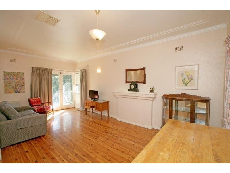 14 Young St, Turvey Park NSW 2650