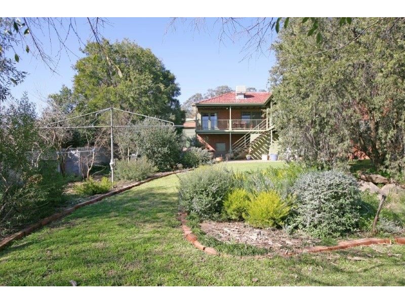14 Young St, Turvey Park NSW 2650