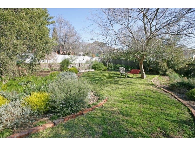 14 Young St, Turvey Park NSW 2650