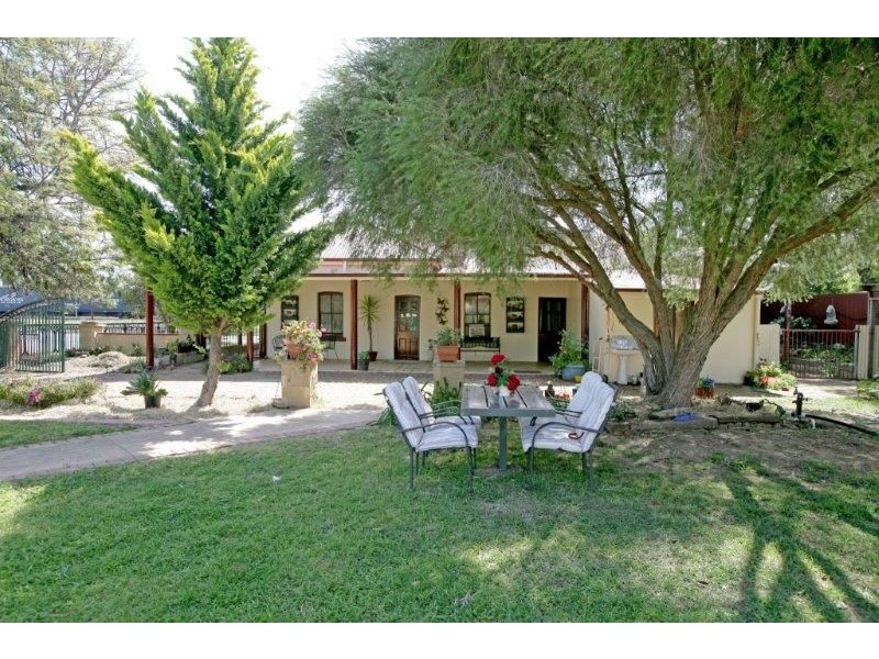 1 Edgar St, Junee NSW 2663