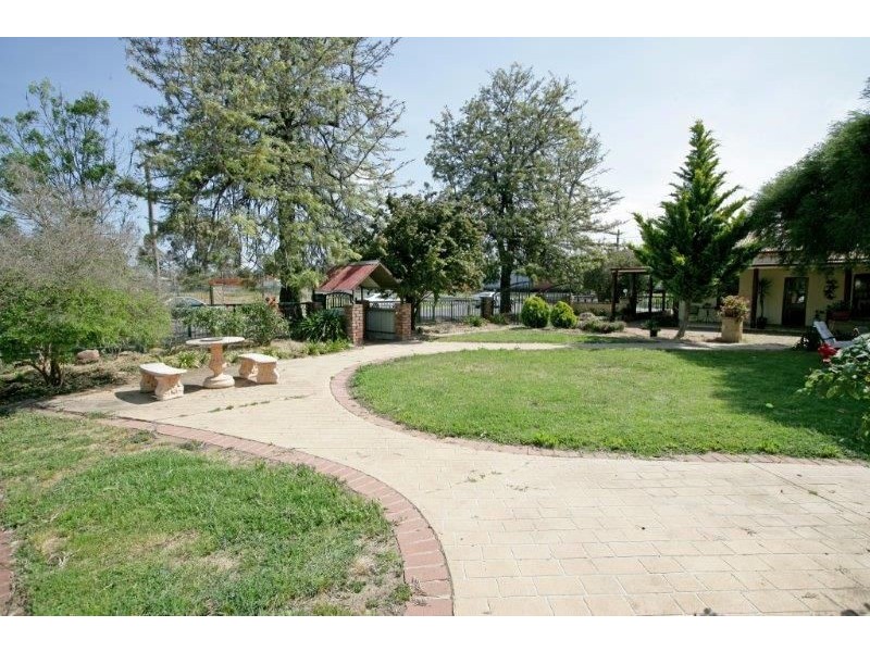 1 Edgar St, Junee NSW 2663