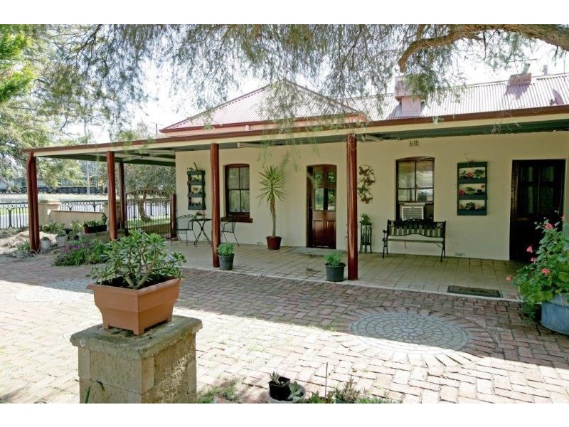 1 Edgar St, Junee NSW 2663