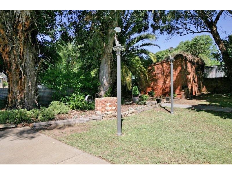 76 Broadway, Junee NSW 2663