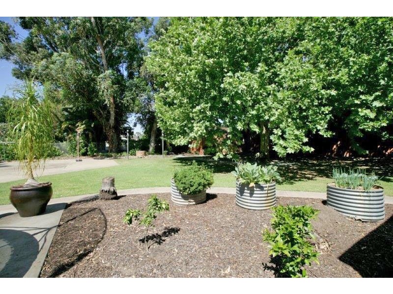 76 Broadway, Junee NSW 2663