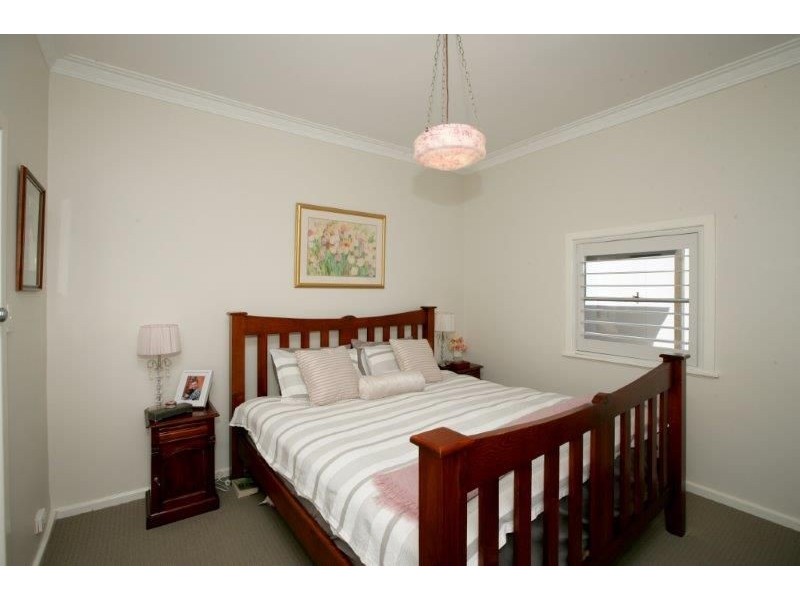 76 Broadway, Junee NSW 2663