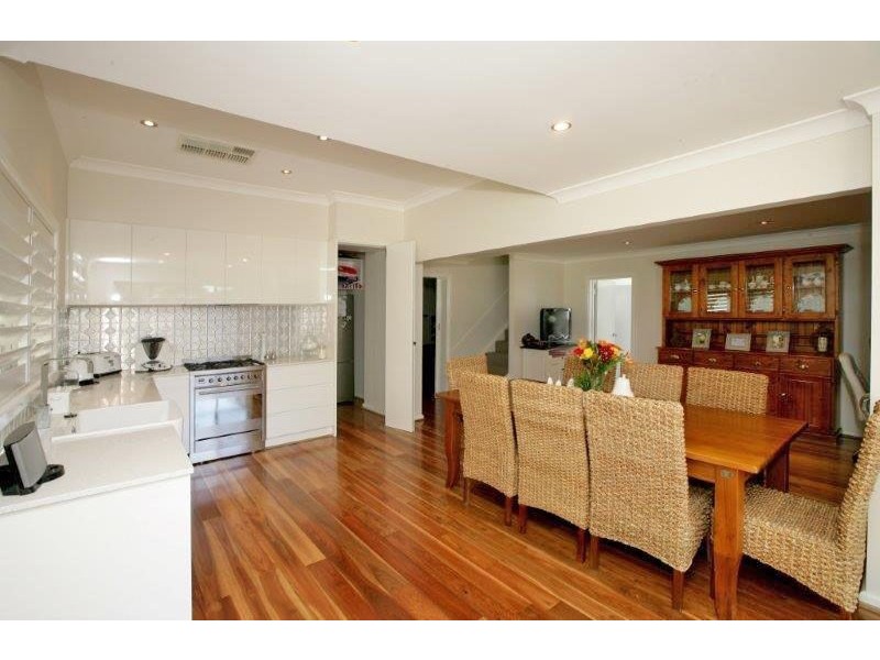 76 Broadway, Junee NSW 2663