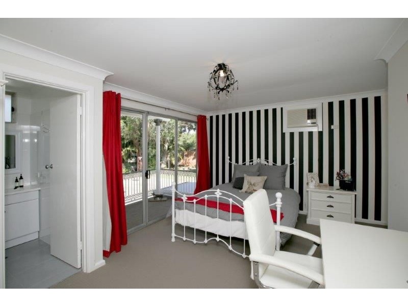 76 Broadway, Junee NSW 2663