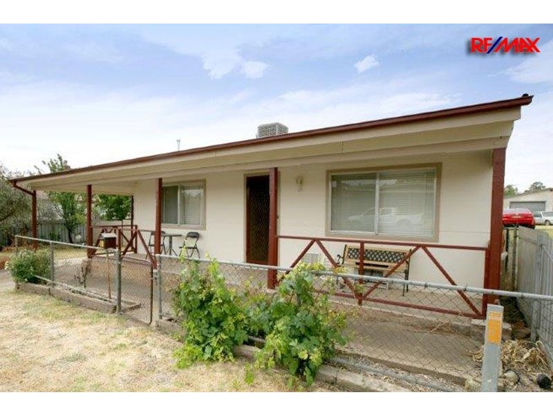 14 George Street, Junee NSW 2663